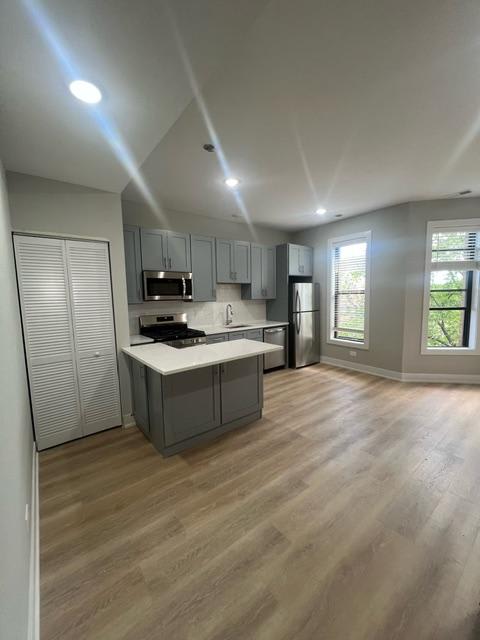 422 W Belden Ave – photo 1