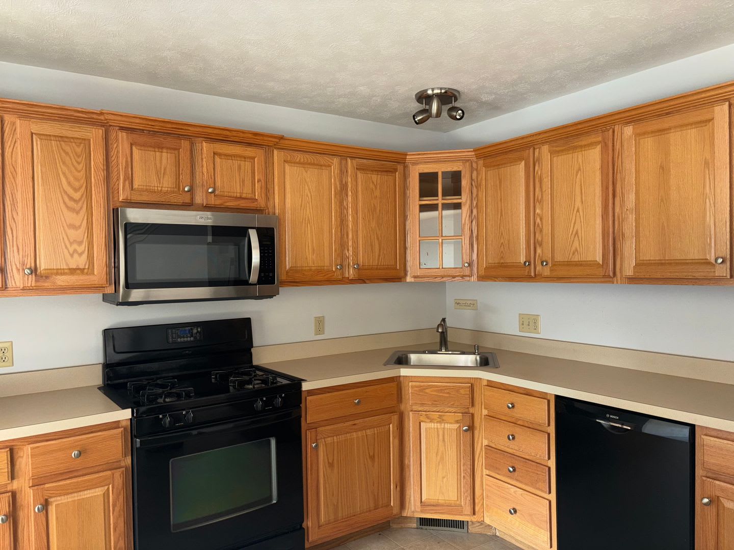 Beautiful 2 Bedroom Townhouse – photo 4