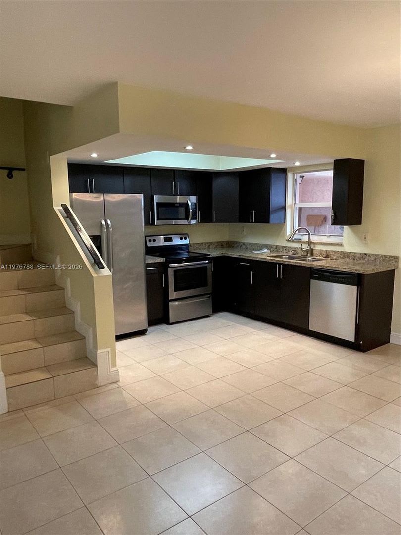 1024 W 79th Street 1024, Hialeah, FL 33014 – photo 2