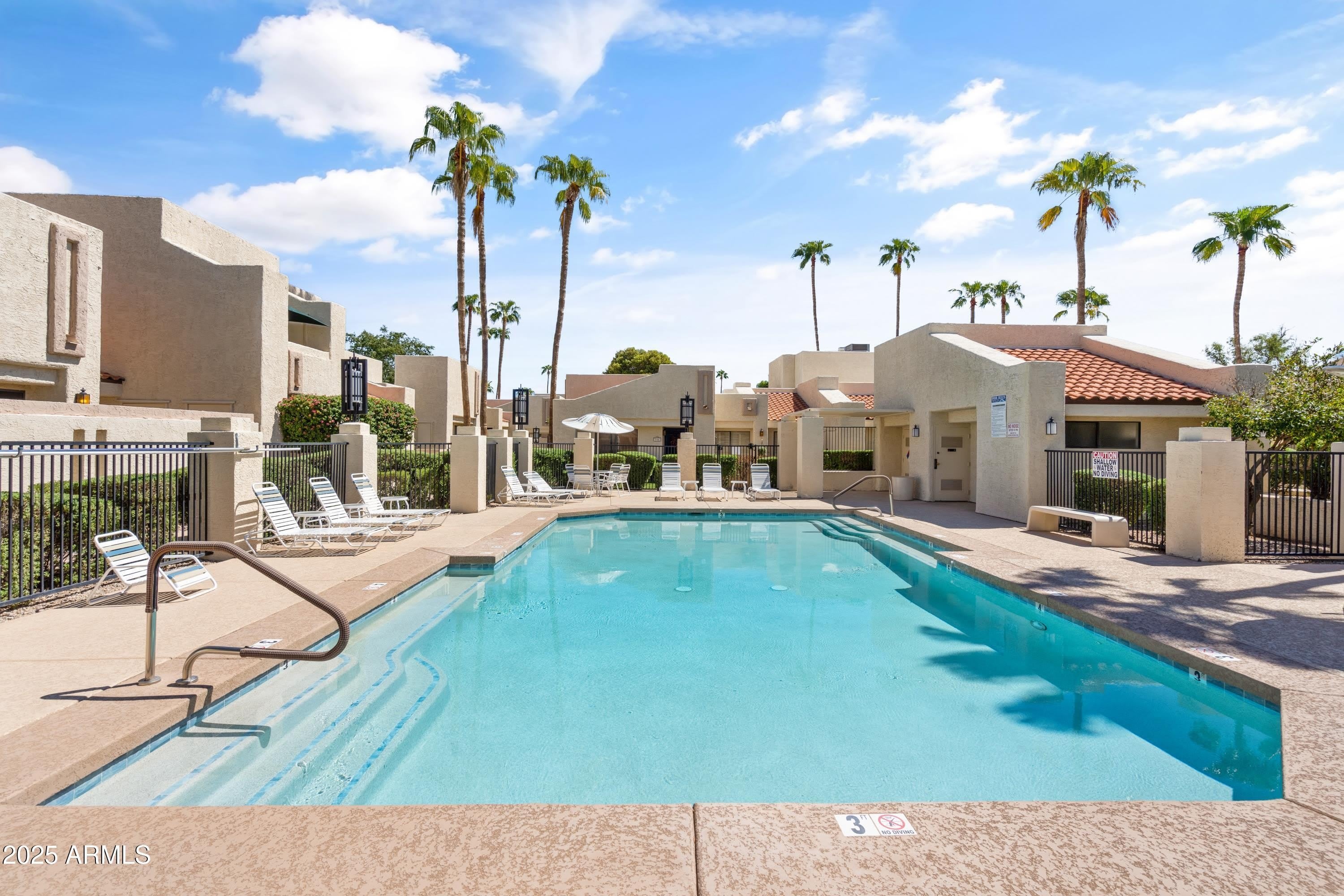 719 E LOLA Drive – photo 1
