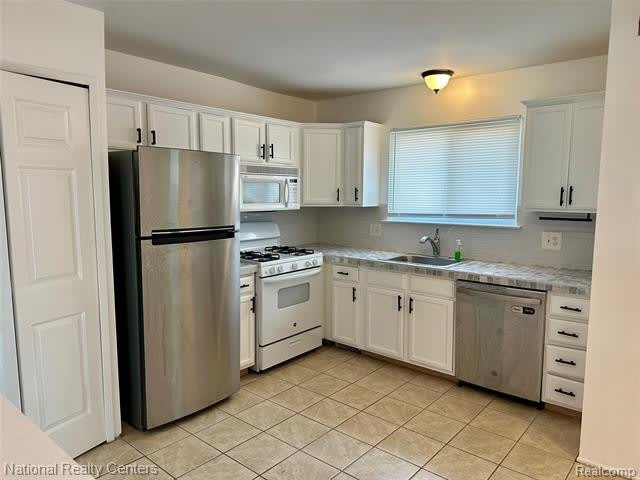 2057 W Franklin Drive – photo 4