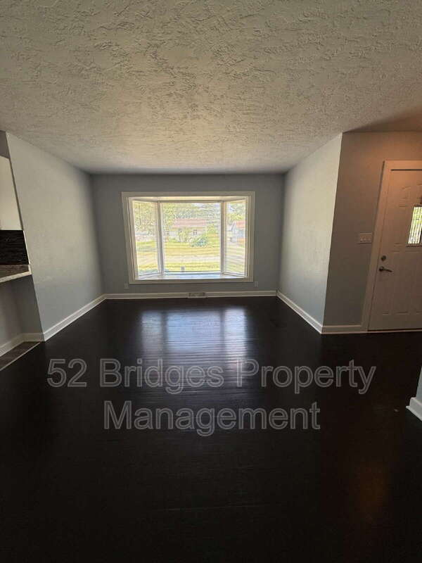 2904 E 40th Ct – photo 3