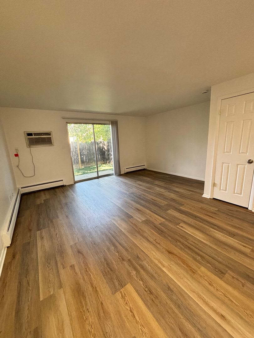 250 Off One Months Rent Spacious Townhome Convenient Location Easy Denver Access Available Now – photo 3