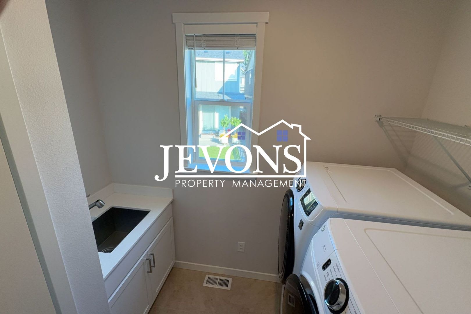 Newly Built 5BR/3BA Home in Issaquah with 2-Car Garage & W/D Included – photo 4