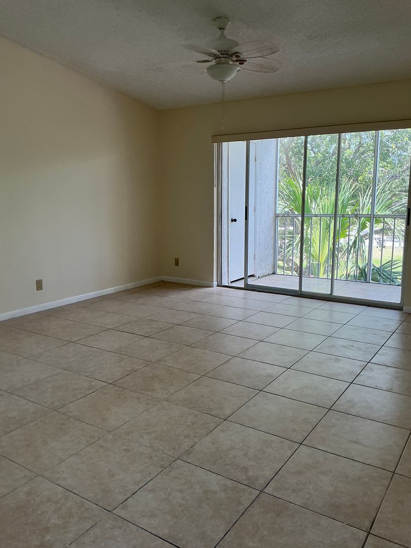 2/2 CONDO IN THE DESIRABLE RIVERFRONT GATED COMMUNITY OF ANCHORAGE COVE. – photo 4