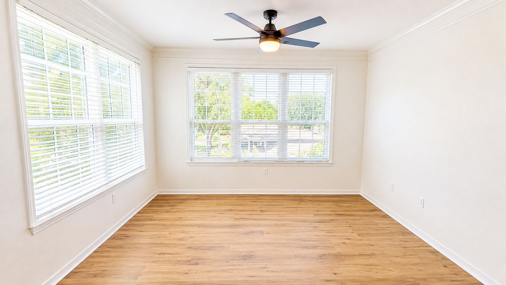 Updated 2Br 2Ba Condo In Palmer Ranch New Flooring Fresh Paint Resort Style Amenities – photo 4