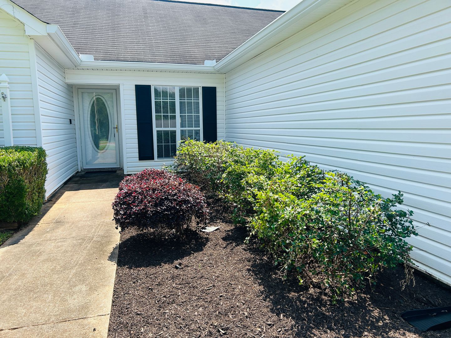 Welcome Home! Adorable 3 bedroom 2 full bathroom home in Newnan! Must see! – photo 4