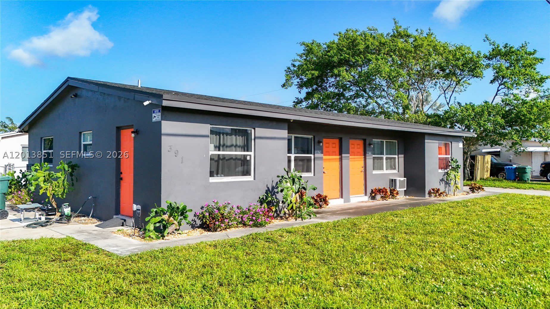 391 Ne 42Nd Ct – photo 1