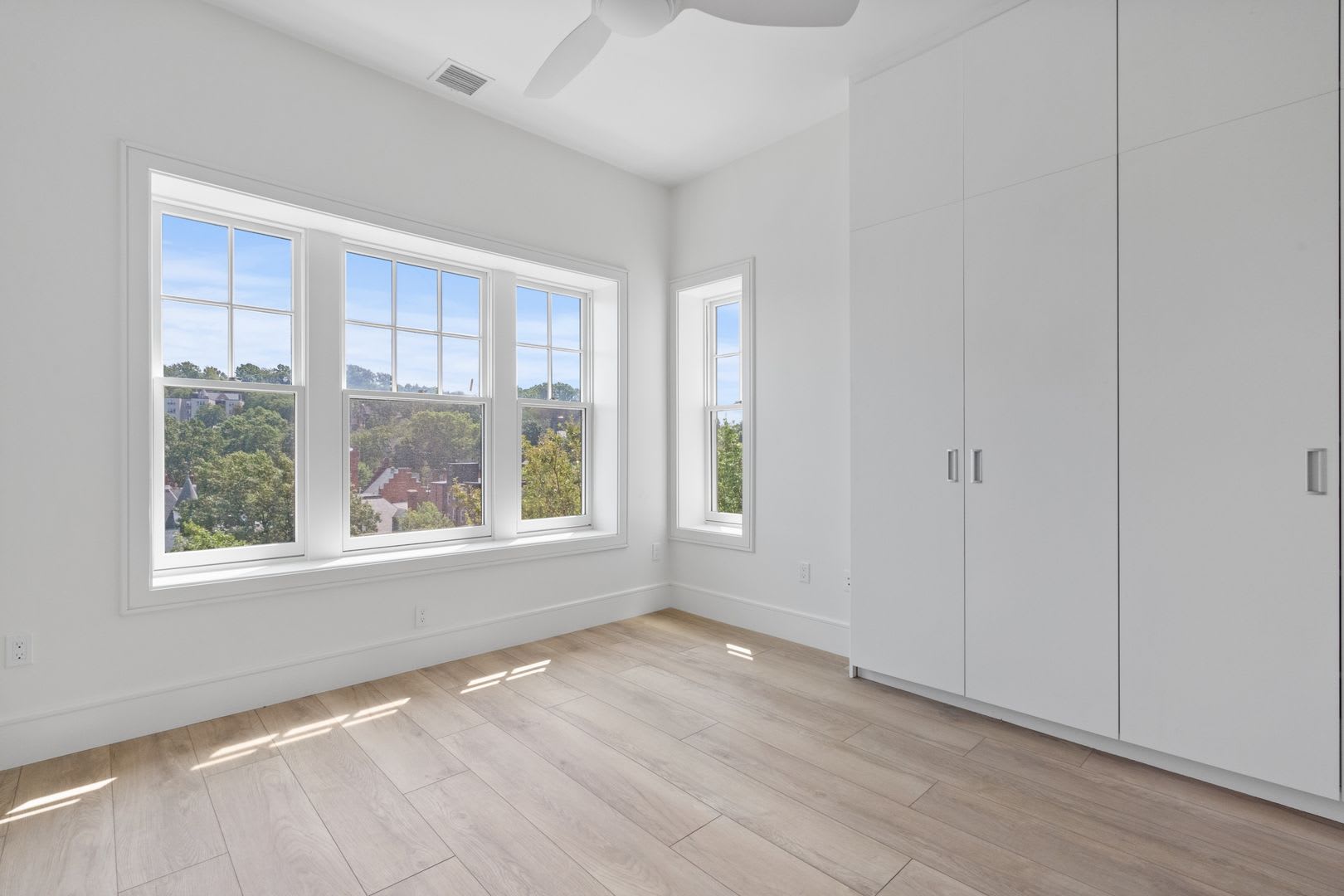 4 Bed 4 Bath – photo 3