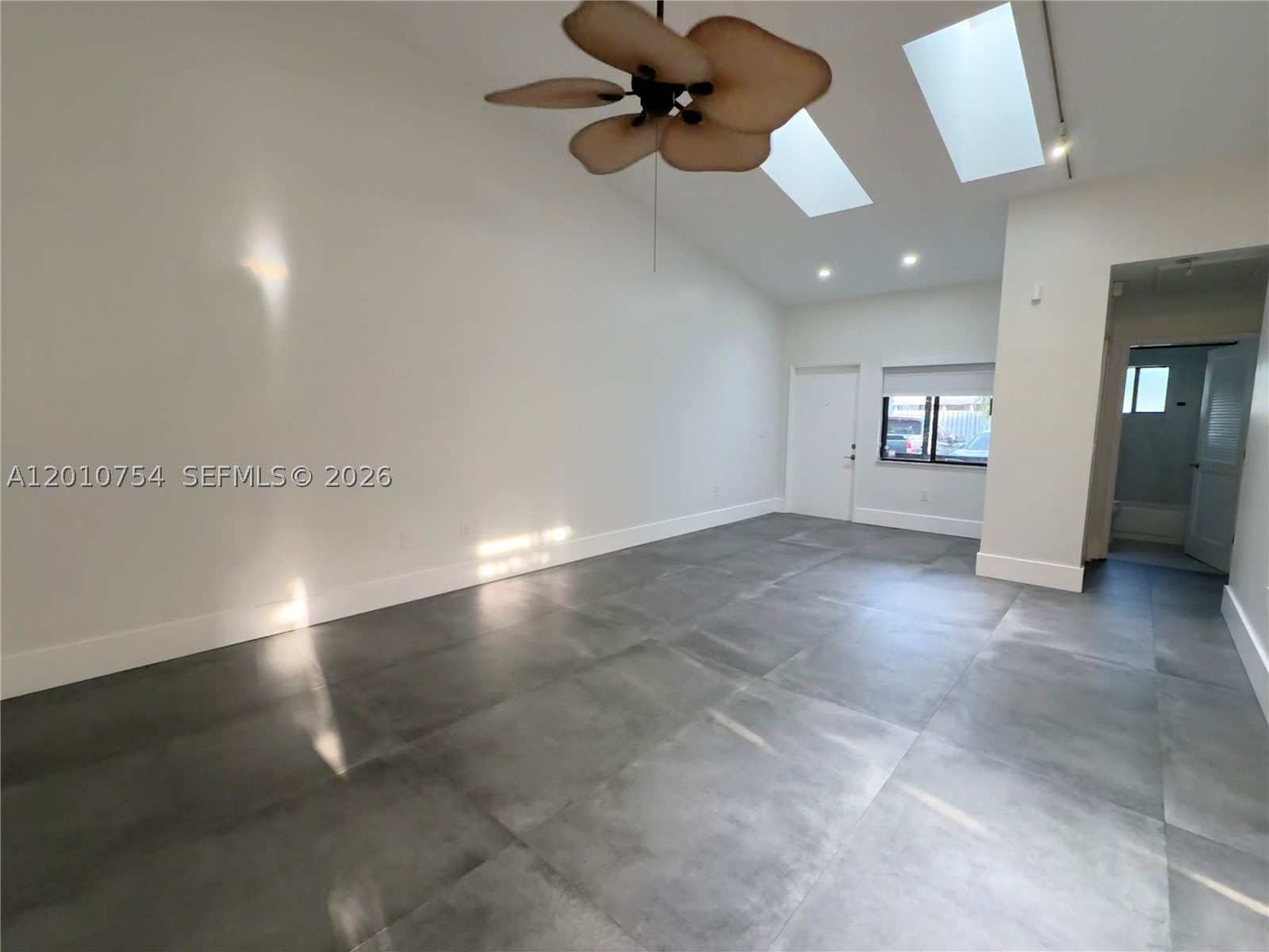 1533 Gabriel St – photo 5