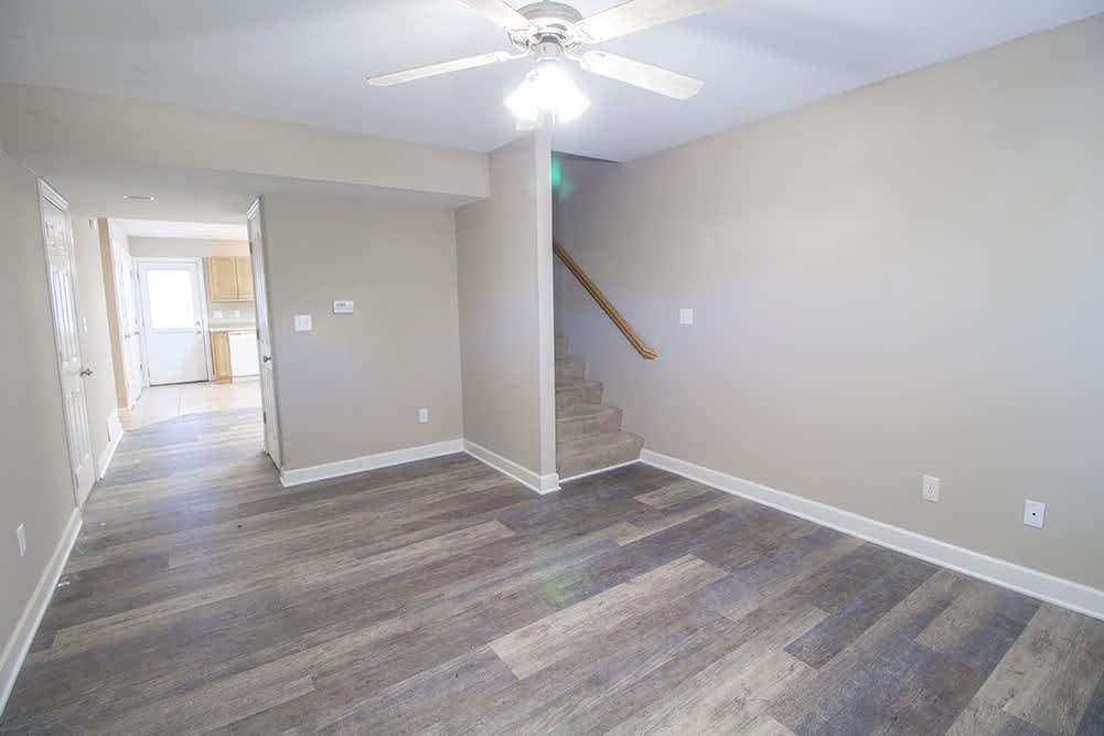 Spacious North Side Townhouse – photo 3