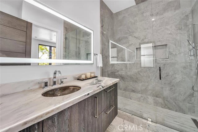 242 South Broadway – photo 3
