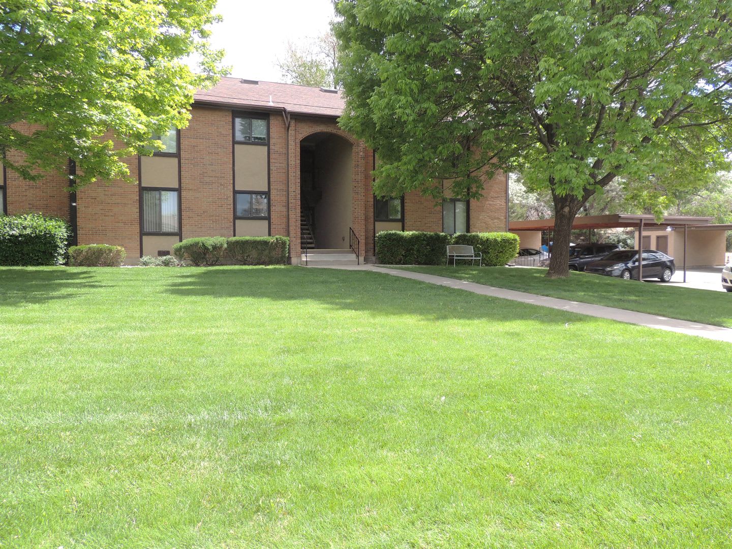 Upper level 2 bed 2 bath Condo – photo 1