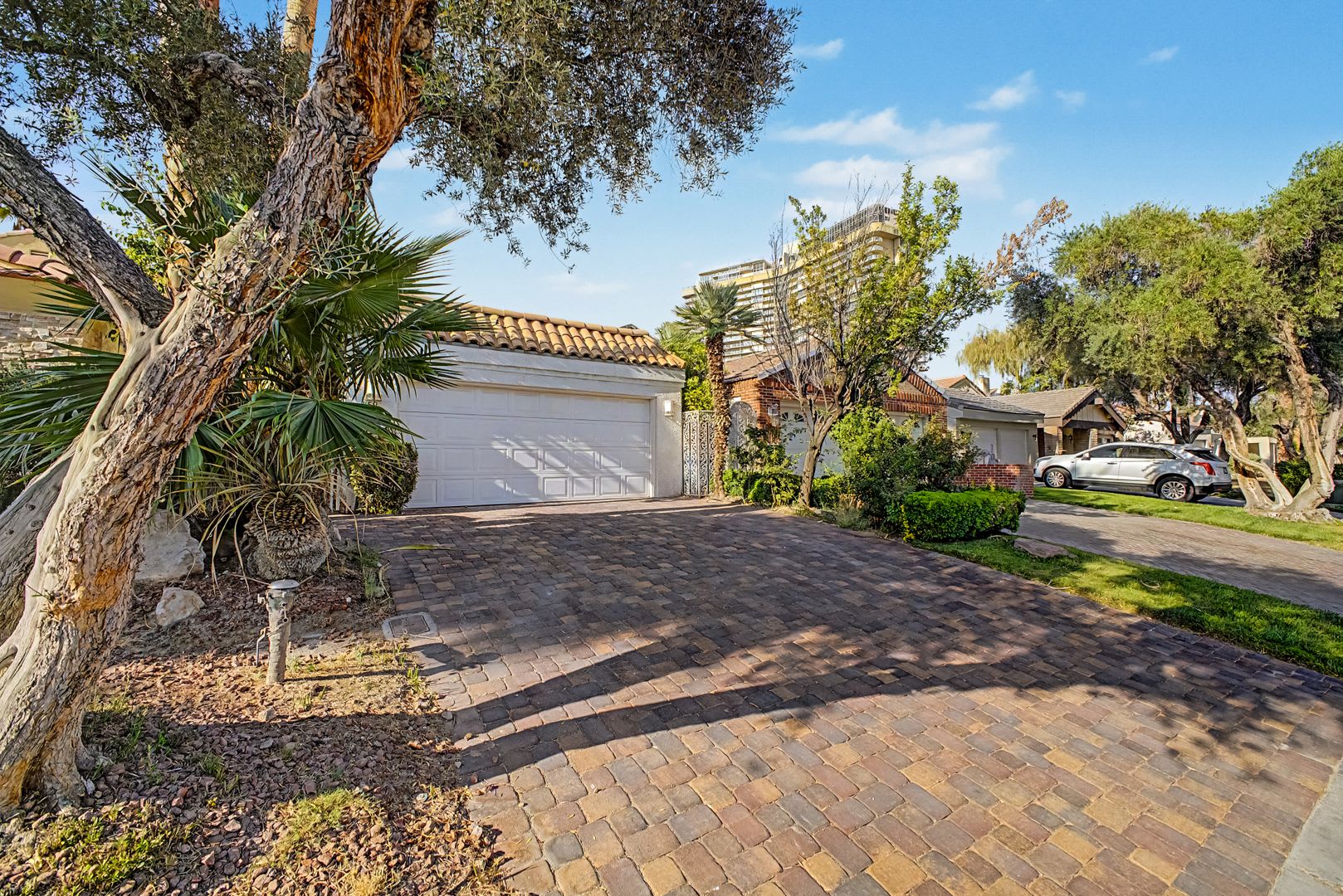 Las Vegas Country Club Home on the Golf Course with Pool! – photo 3