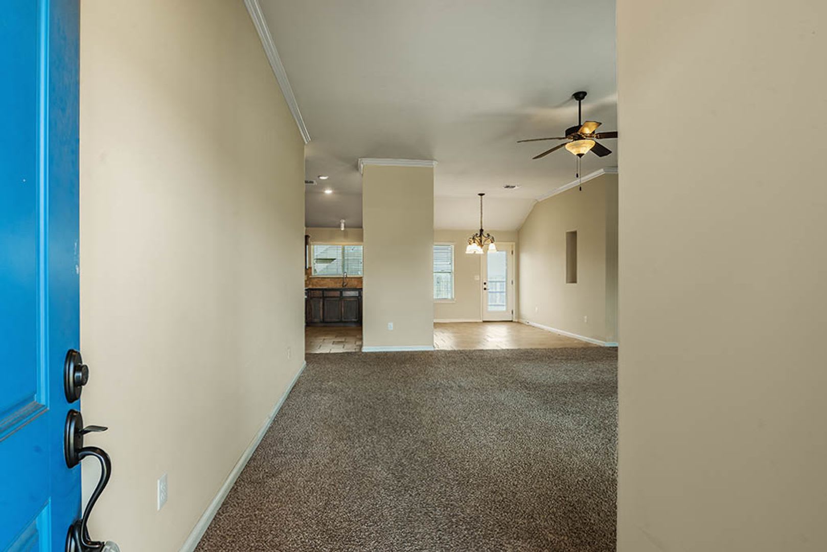 3 Bed 2 Bath With A Workout Room Pool In The Clubhouse – photo 4