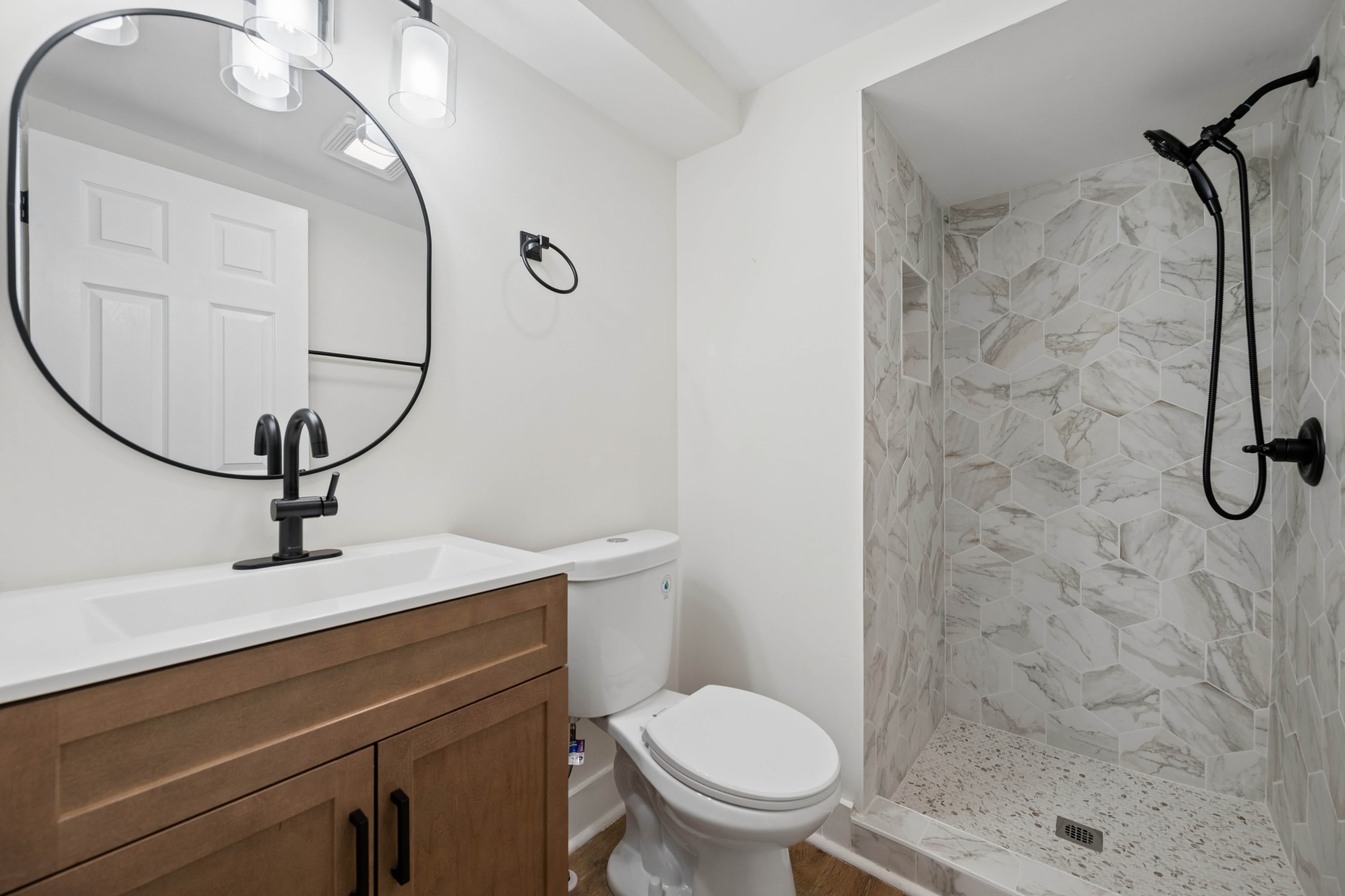138 East South Street – photo 5