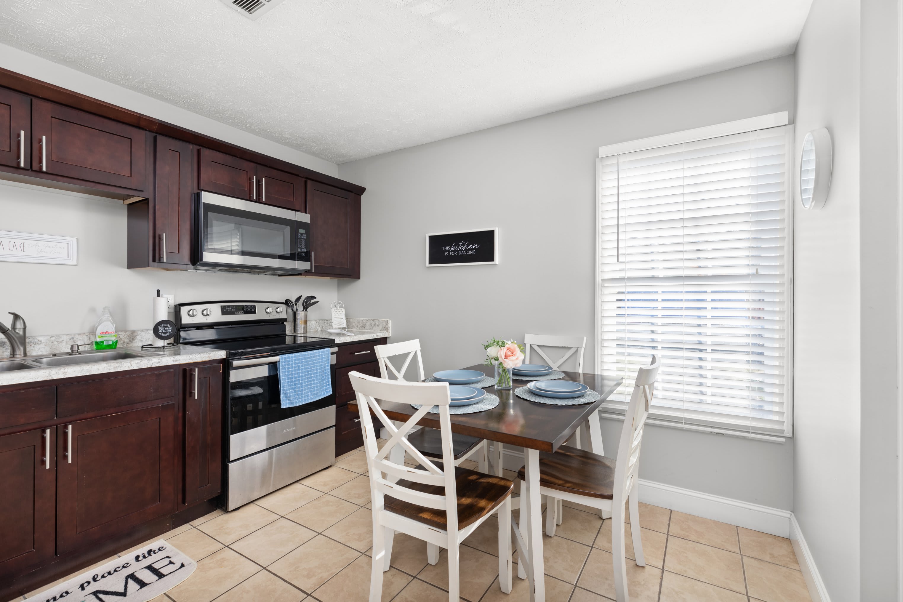 1955 Lakeshore Dr – photo 2