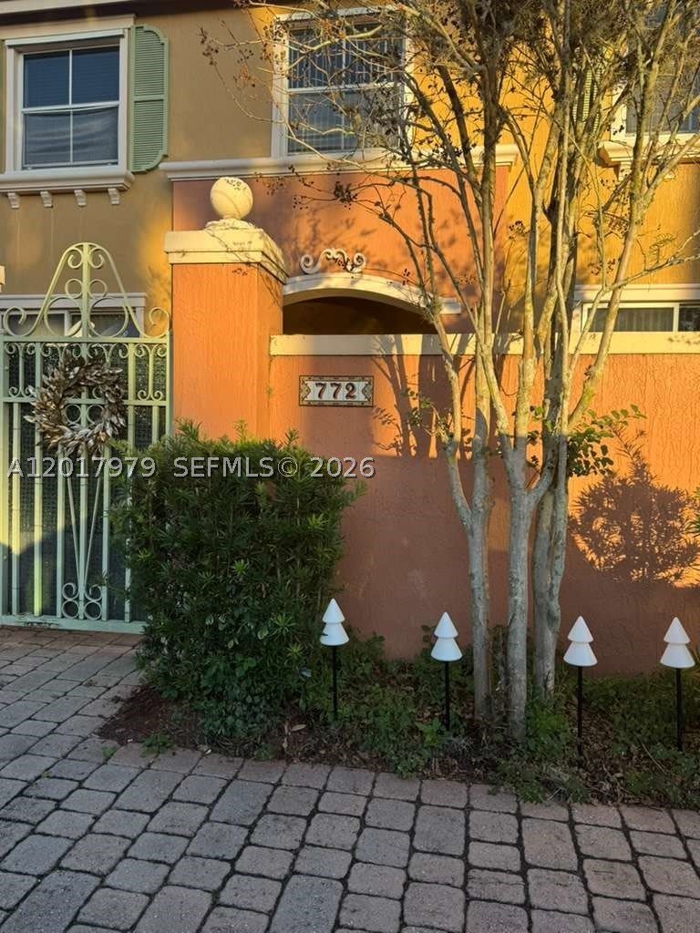 772 SW 106th Ave – photo 1