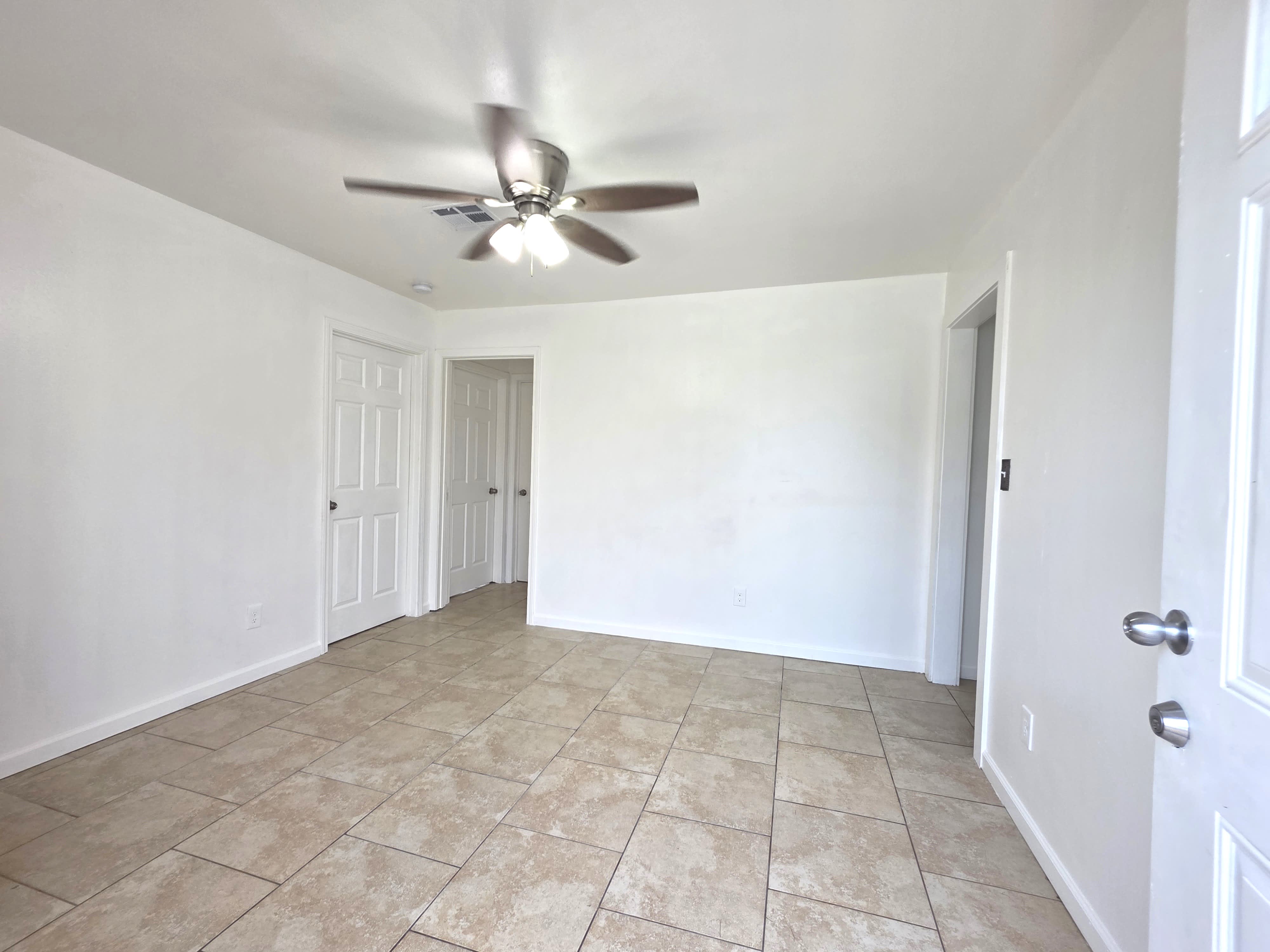 556 Westwood Dr – photo 3