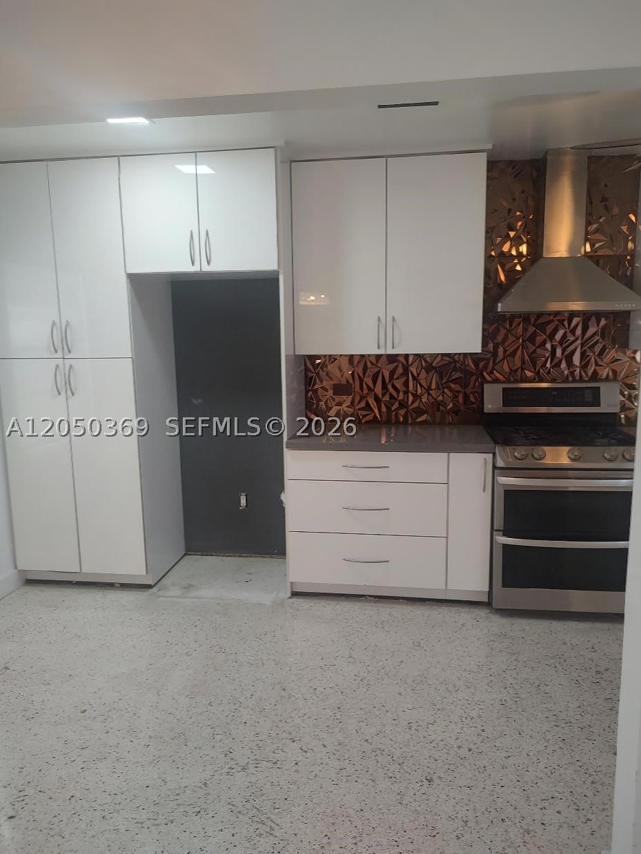 641 SW 6th St – photo 5