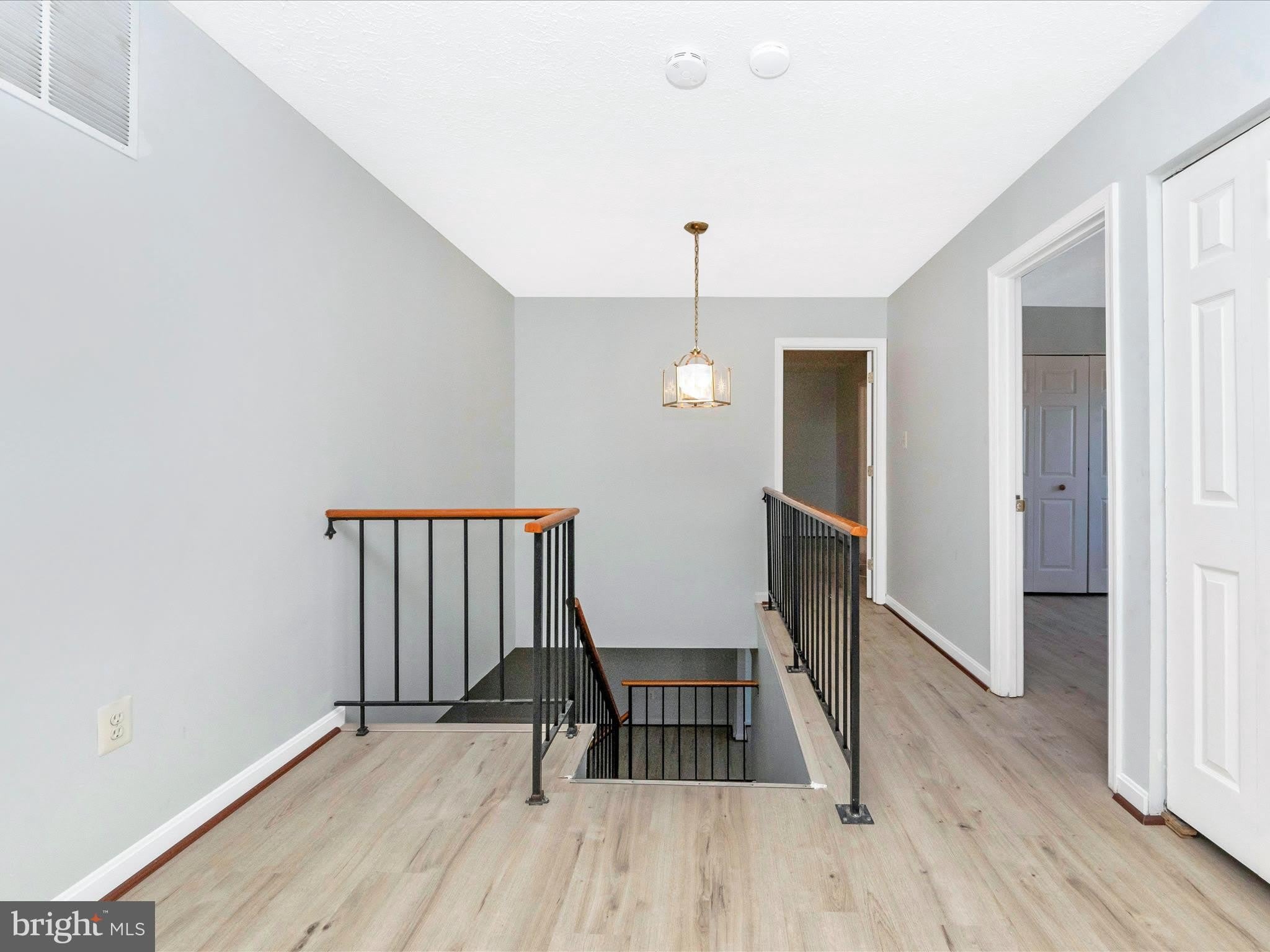 408 WILLOW HILL – photo 4