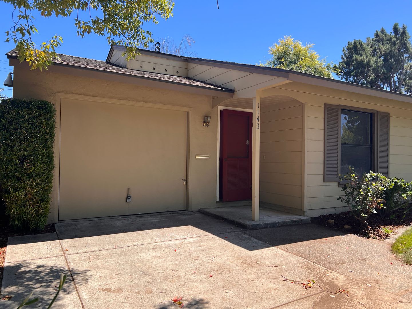 4 bed 2 bath house available now! – photo 2
