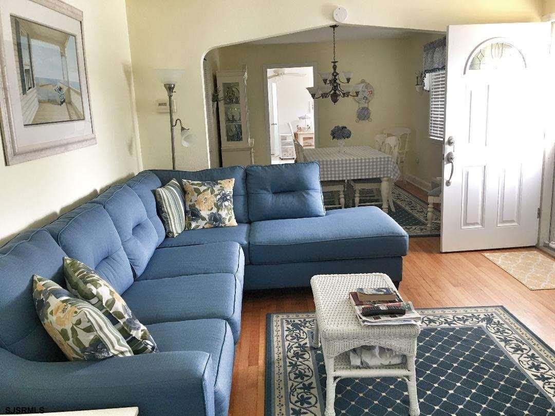 209 N Rosborough Ave – photo 2