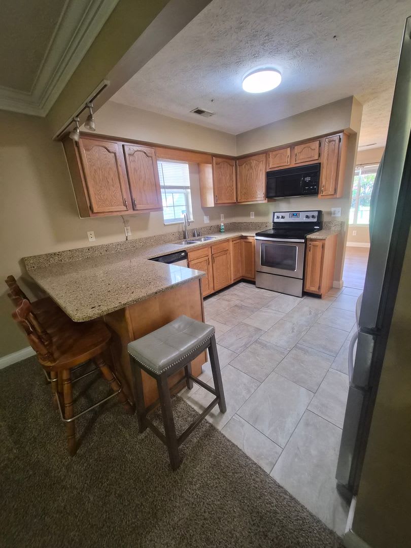 West Knoxville 37934 Pet Friendly 3 Bedroom 2 5 Bath With A Sunroom And 1 Car Garage – photo 4
