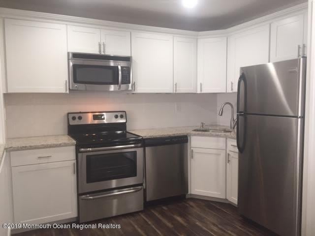 130 Amberly Drive – photo 2