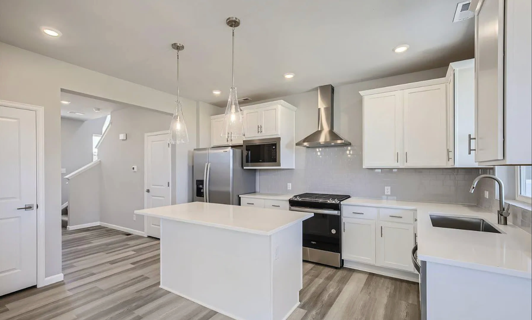 Stunning South-Facing Home with Mountain Views & Modern Finishes! – photo 3