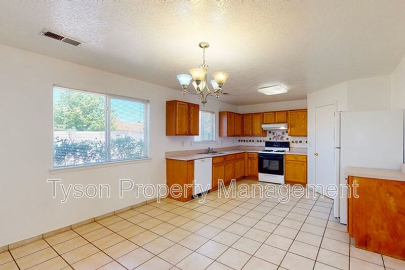 419 Sawtooth SE – photo 5