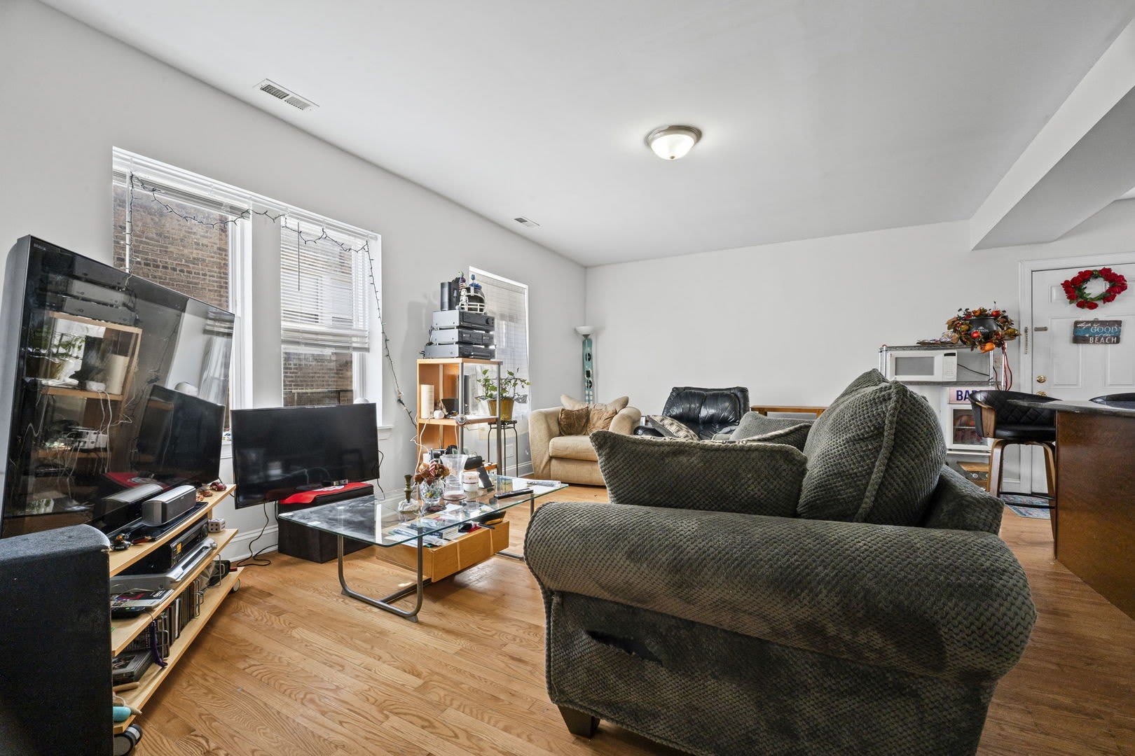 6319 N Sacramento Avenue – photo 2