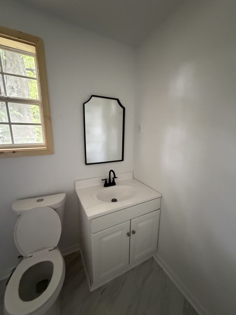 Spacious 3-Bedroom, 2-Bath House – Unfurnished – photo 4