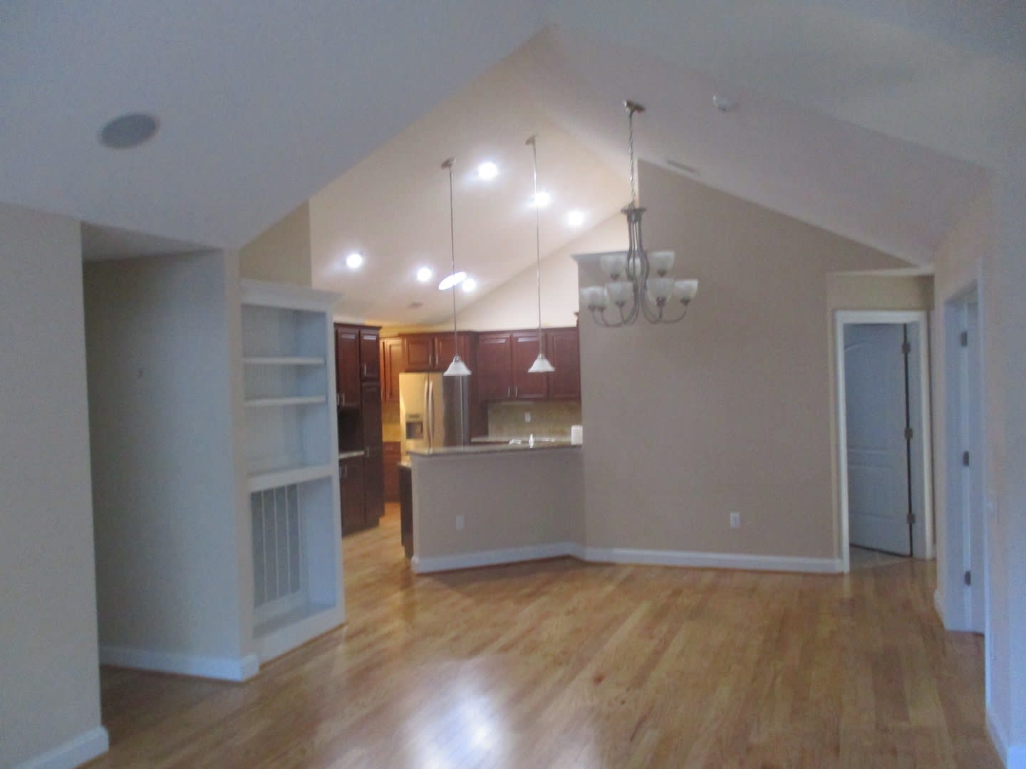 One floor living in 55+ community with a 2-car garage – photo 4