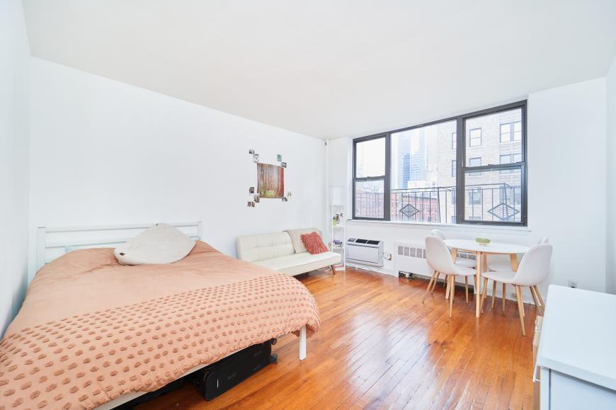 400 West 45th Street – photo 3
