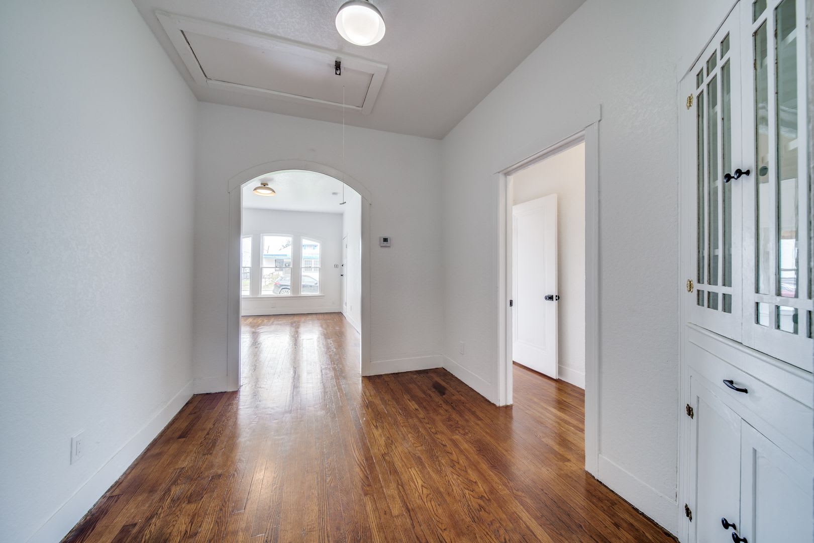 RENOVATED 3-BEDROOM DUPLEX IN TOBIN HILL – photo 4