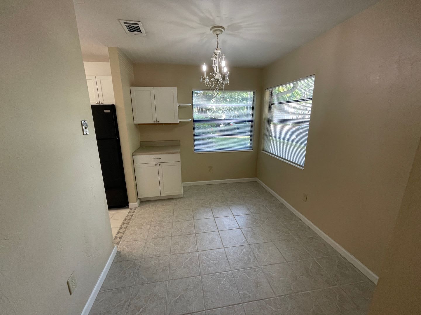 Beautiful 2 Bed / 2 Bath Brick Condo ⭐ – photo 4