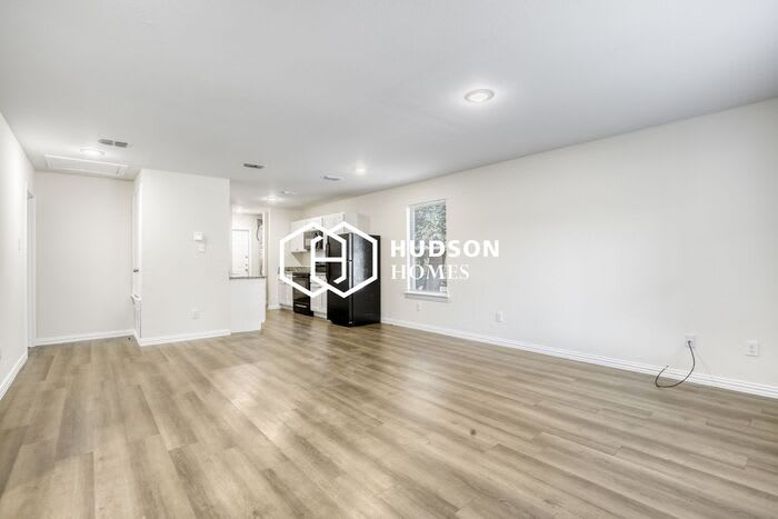 1110 East Level Street – photo 4