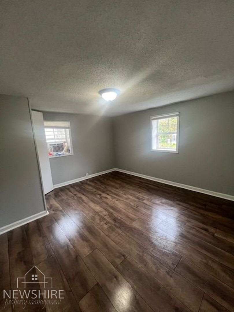 Charming 2BR Home with Large Front Porch & Spacious Kitchen – photo 5