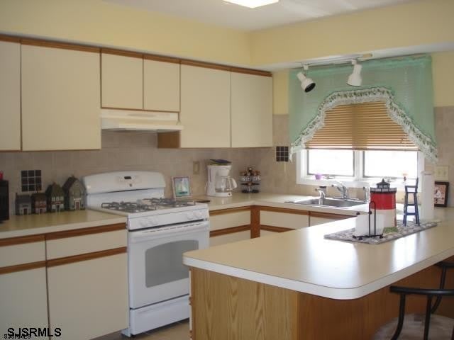 426 Canterbury Ct – photo 3