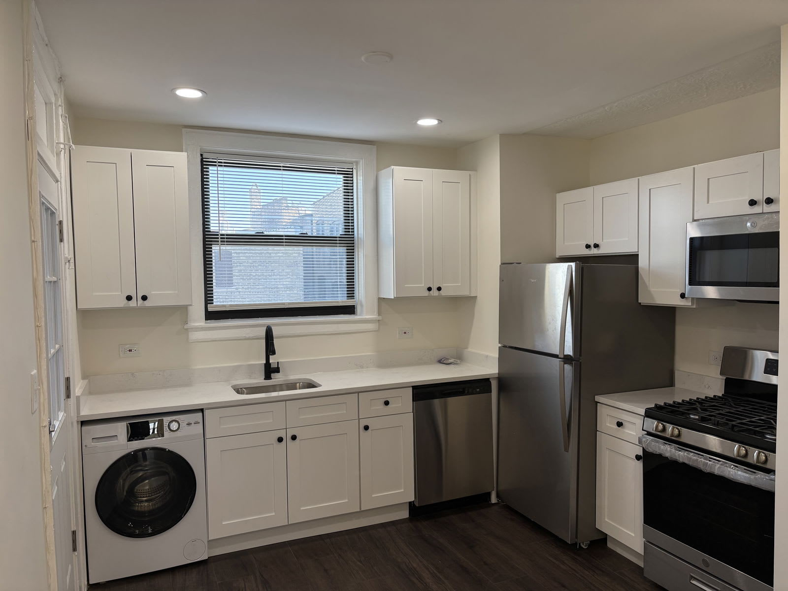 5509 North Lincoln Avenue – photo 2