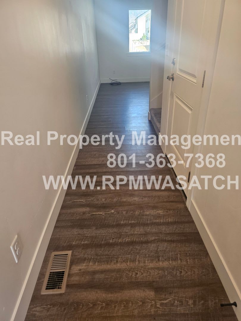 Beautiful Tooele Town House Available Now – photo 4