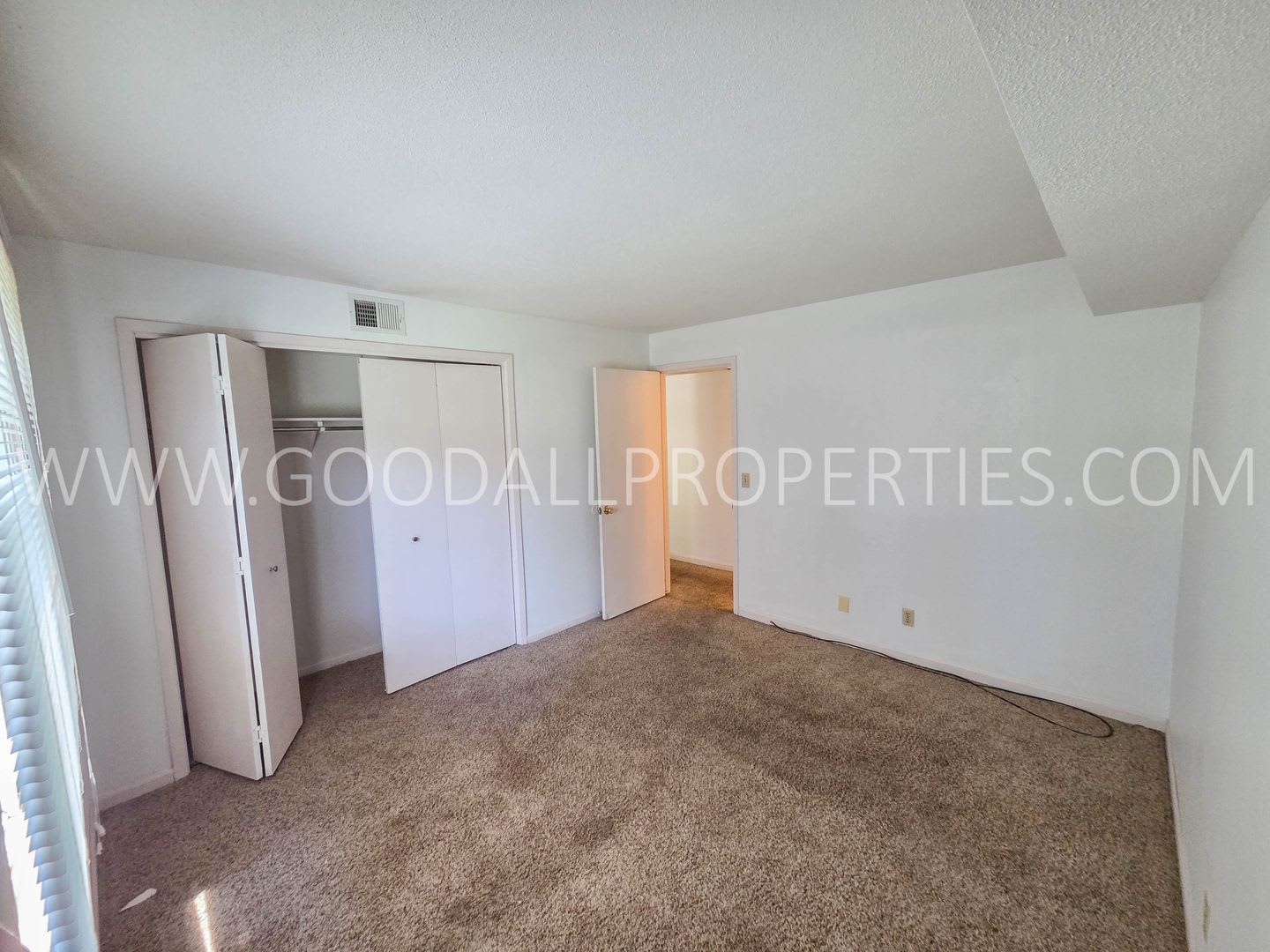 Short term lease available! 2 Bed, 2 Bath Condo with Pool Access in Clive – photo 3