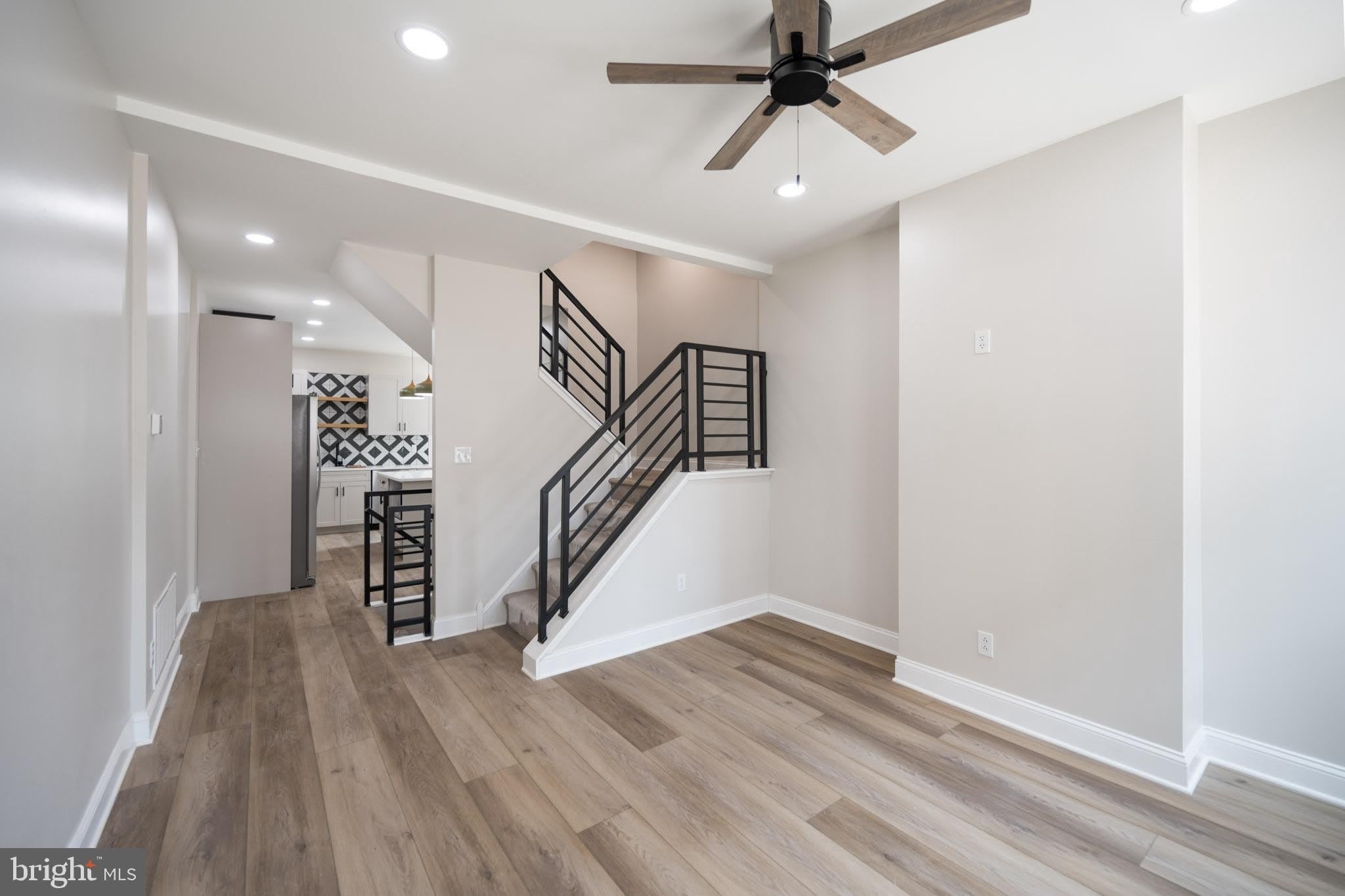521 N DOUGLAS Street – photo 1