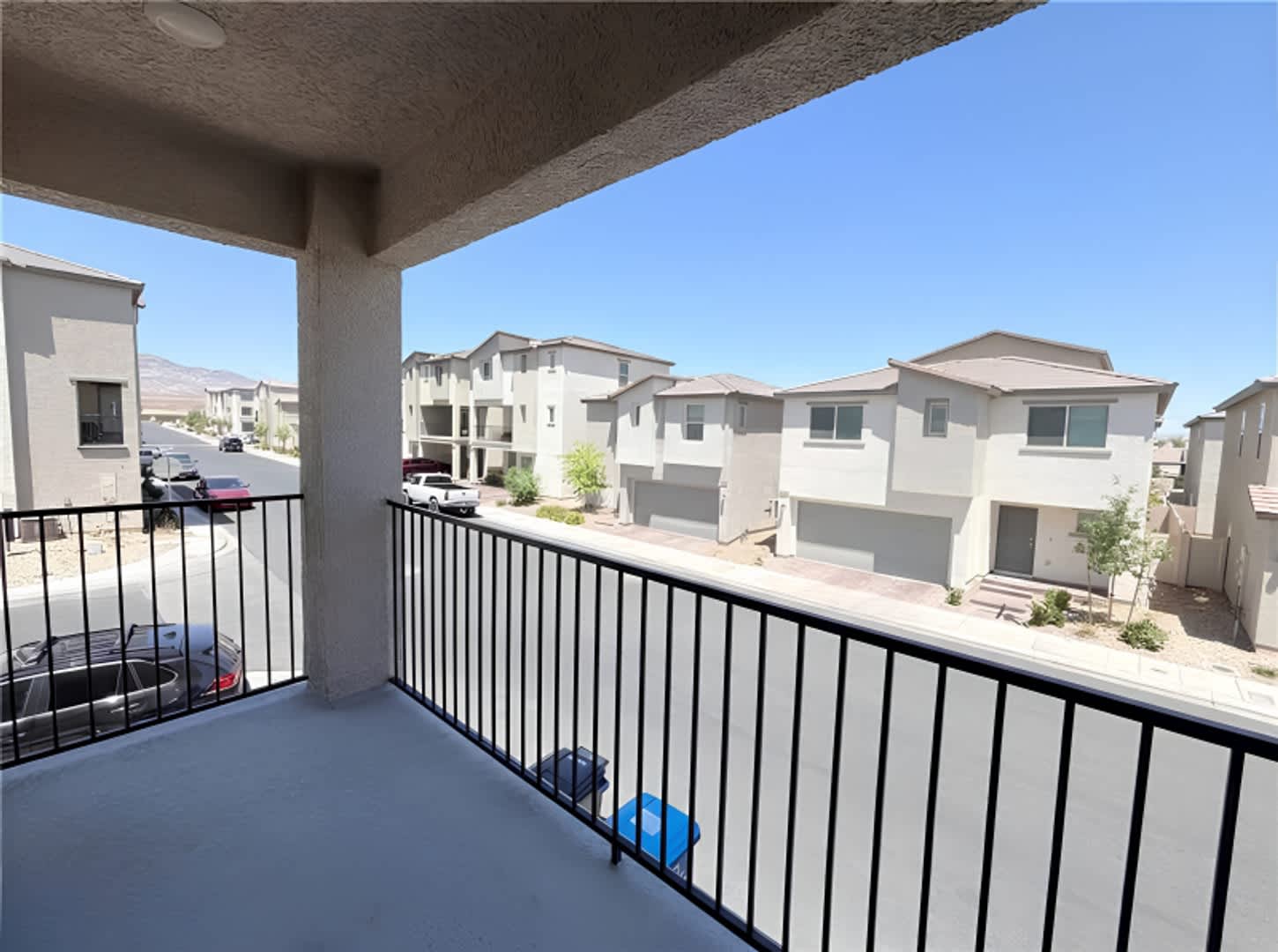 Stunning Tri Level Townhome With Breathtaking Nevada Mountain Views – photo 4