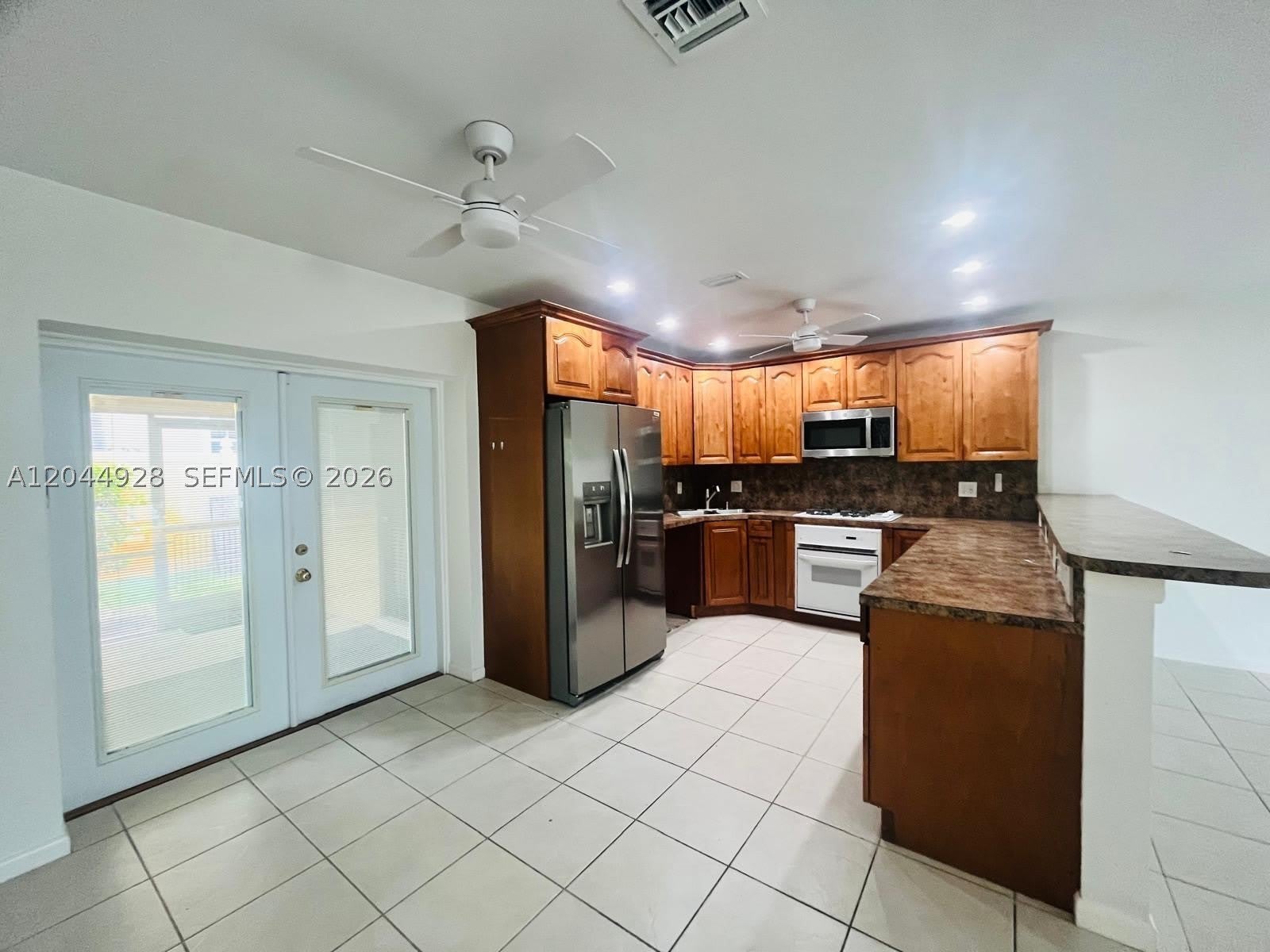 1061 NE 26th Ave – photo 3