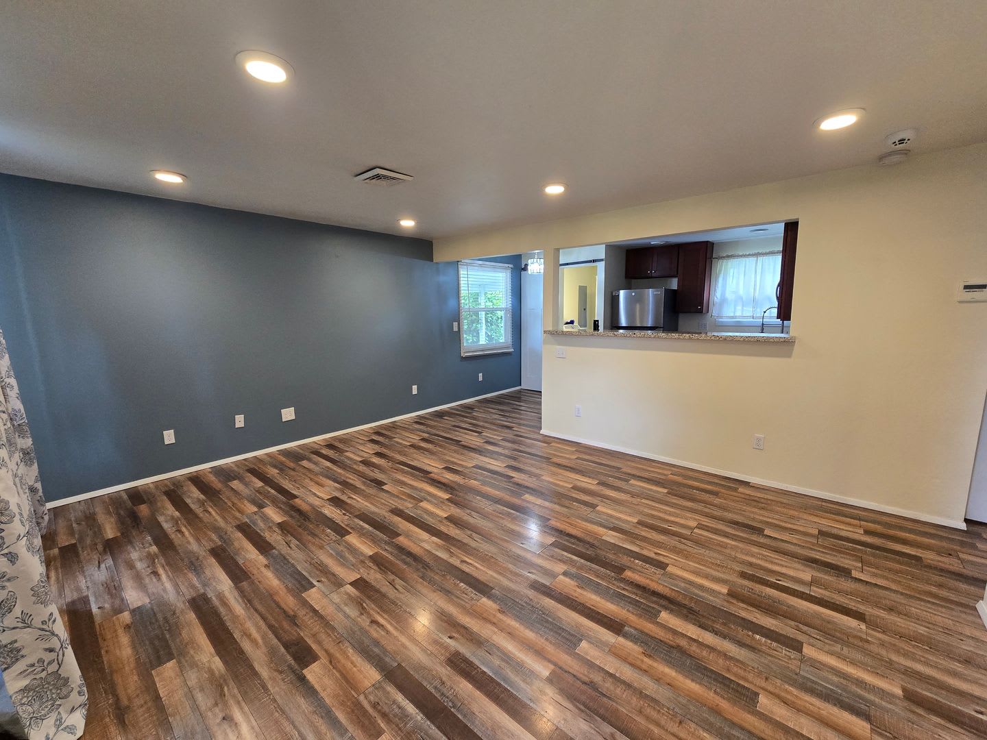 Adorable 2 Bedroom – photo 2