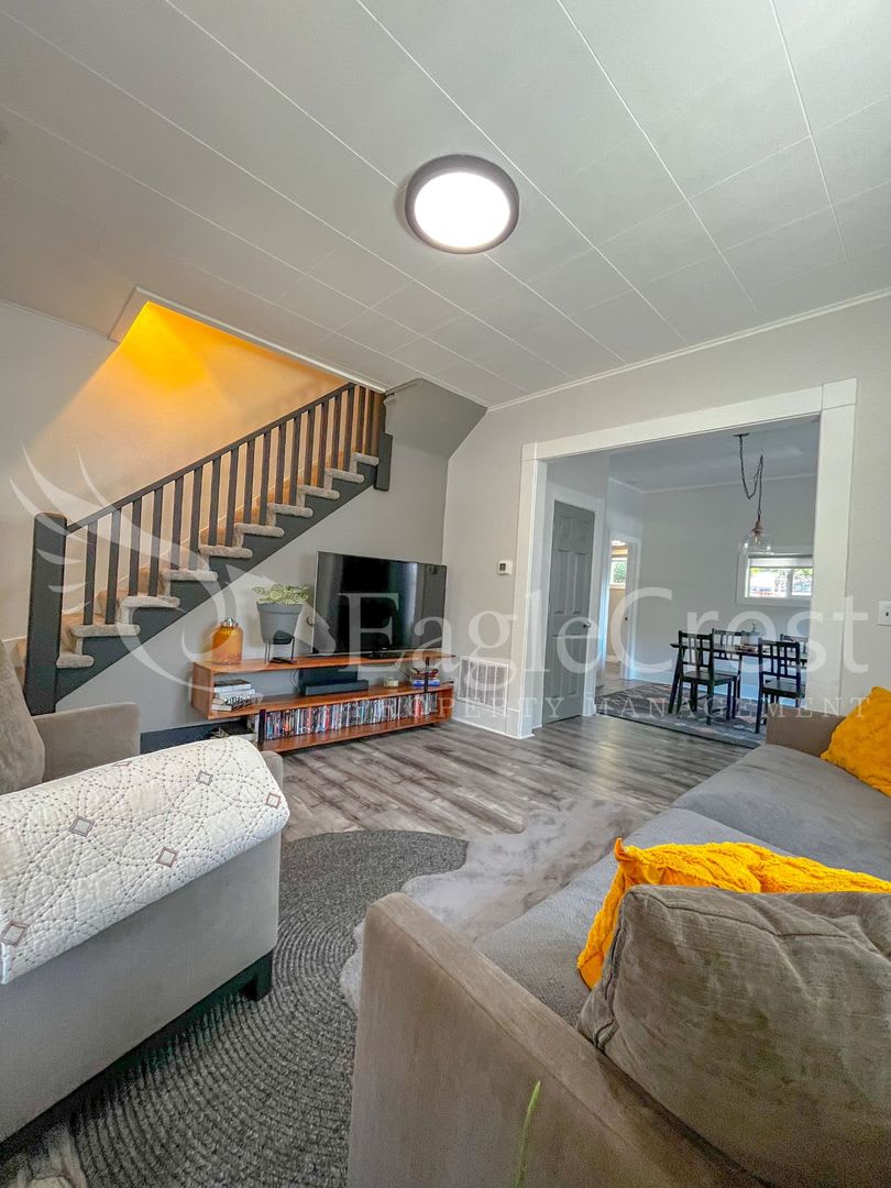 A Timeless & Elegant 2 Bedroom 1 Bathroom Single Family Home – photo 5
