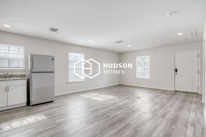 4907 Tyson Street – photo 3