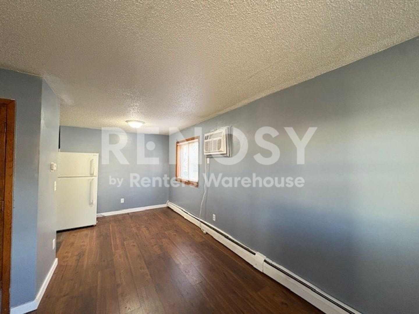Move in Ready 2 Bedroom 1 Bath Unit in South Minneapolis – photo 4
